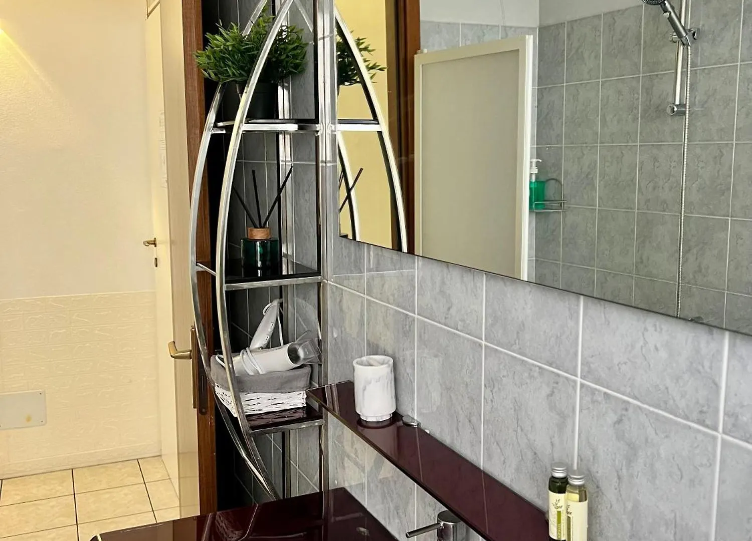 Verona Rooms 2*,  Italy
