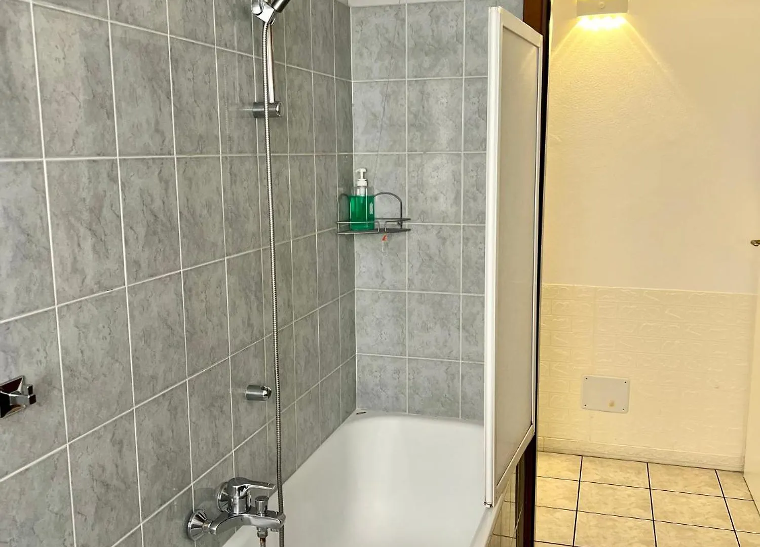 Verona Rooms 2*,