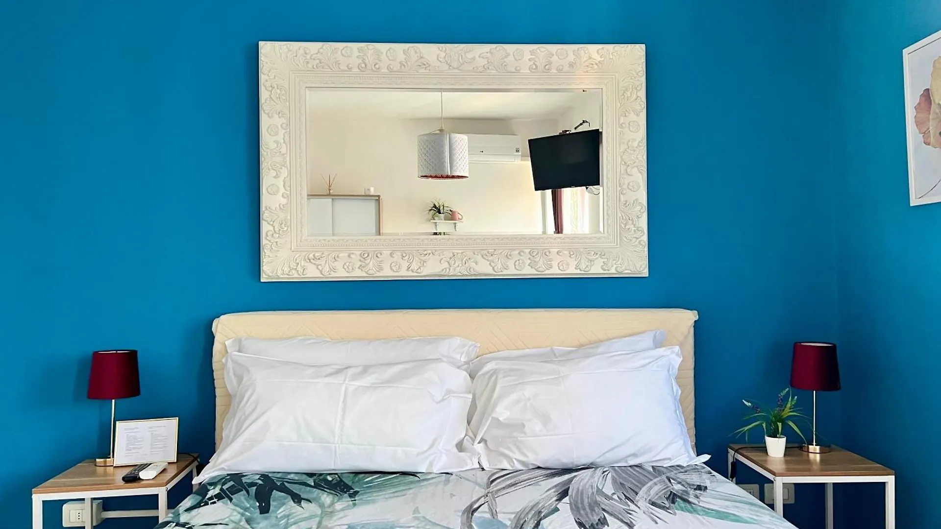 Verona Rooms 2*,