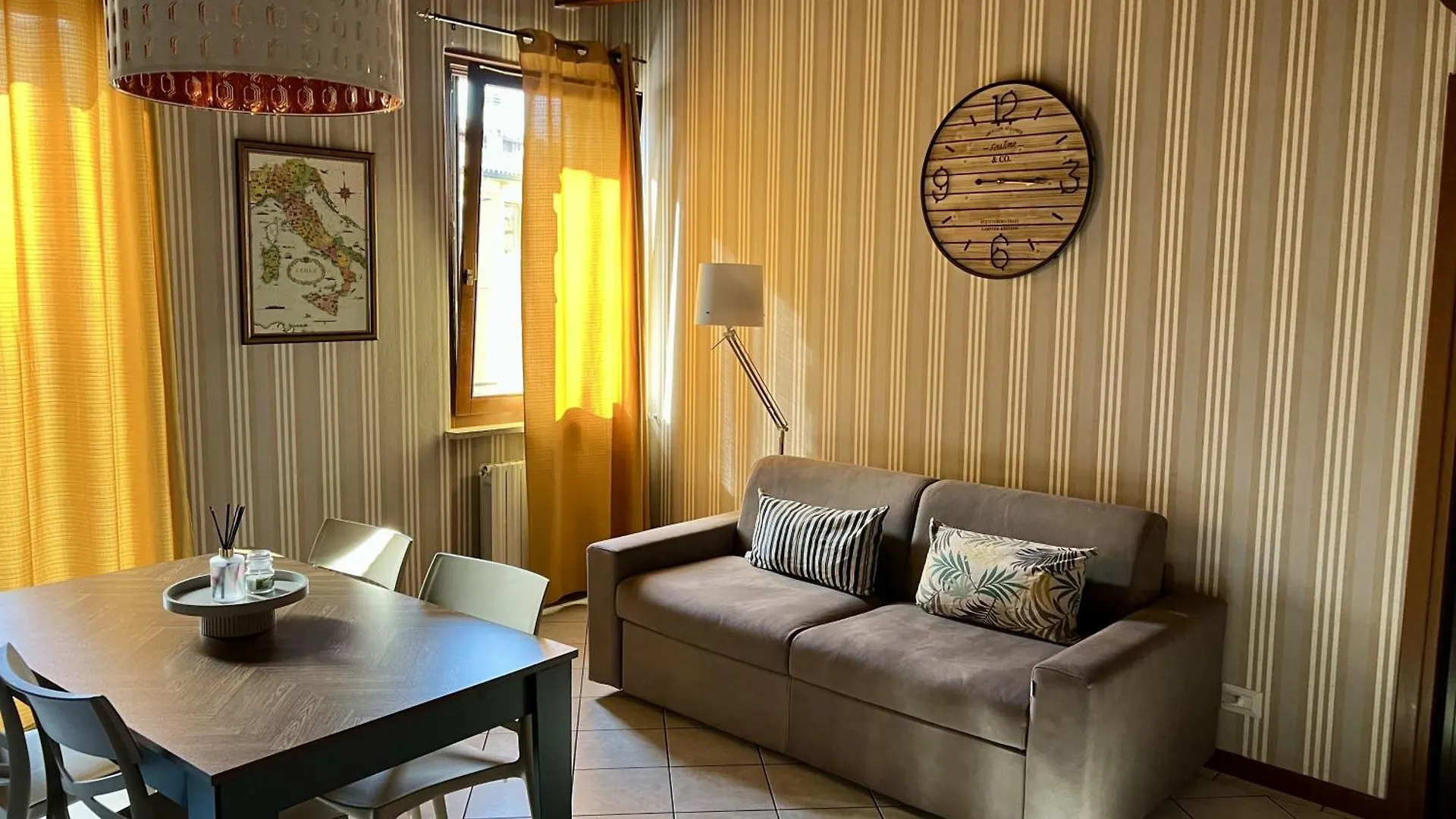 Verona Rooms 2*,  Italy