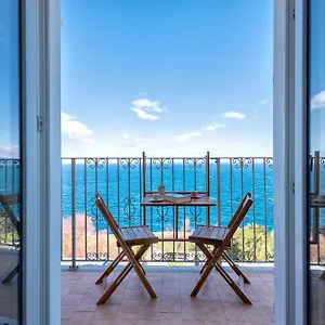  Apartment Cielo E Mare: Charming Seaside Retreat In Old Village Heart Italy