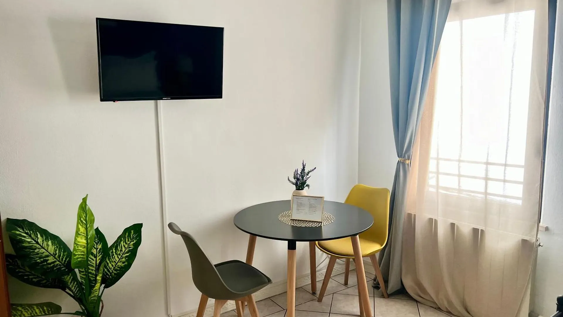 Verona Rooms 2*,  İtalya