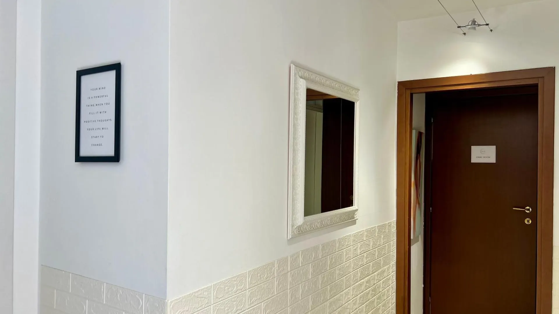 Verona Rooms 2*,